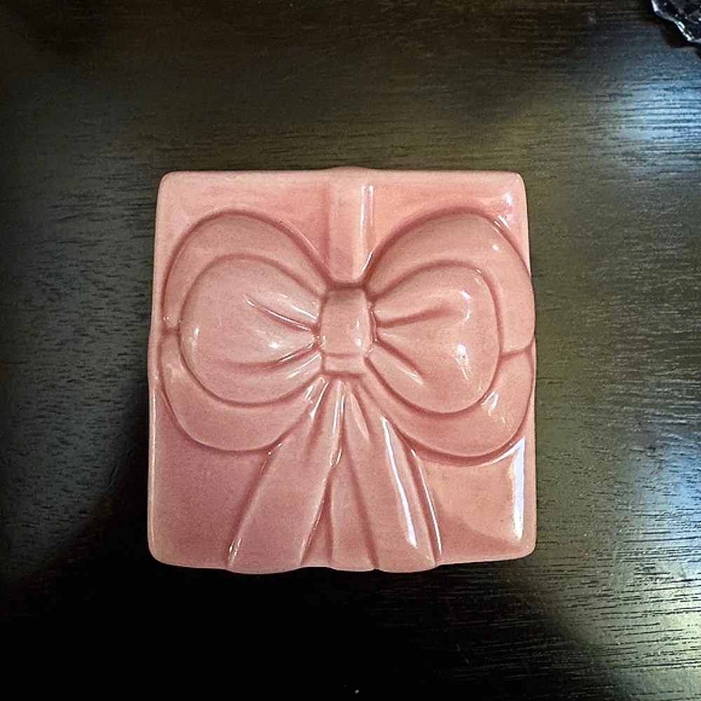 Elegant Pink Ceramic Bow Box